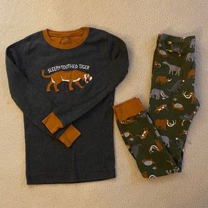 Hatley kids pajamas, long sleeve top and pants, 8.
